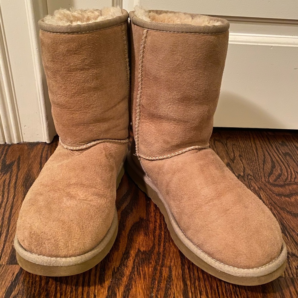 UGG Australia Classic Short Sand Boot Sz. 8